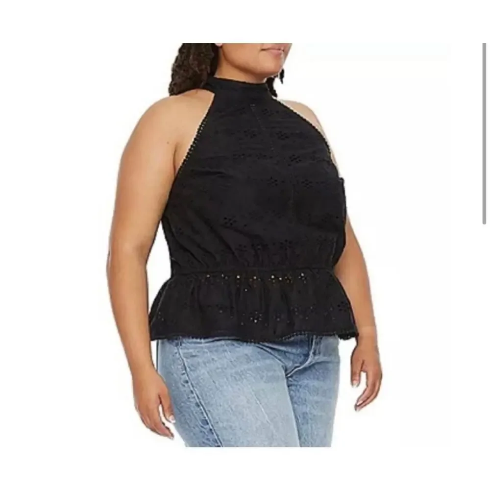☀️RYEGRASS Black Eyelet Detail Sleeveless Halter Size Large NWOT - Picture 2 of 8